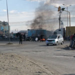 Choferes de transporte pesado bloquean av. 6 de Marzo, en El Alto, por la falta de combustible