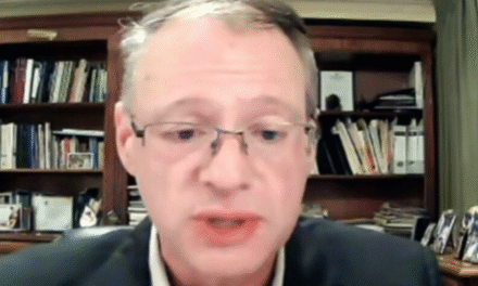 Mientras su asesor garantiza respeto al proceso electoral, Dunn llamó “podrida” a la justicia y amenazó con usarla