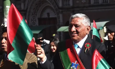 La Paz celebra su gesta libertaria en medio de la crisis y Arias anuncia la entrega de la avenida Apumalla y un mercado
