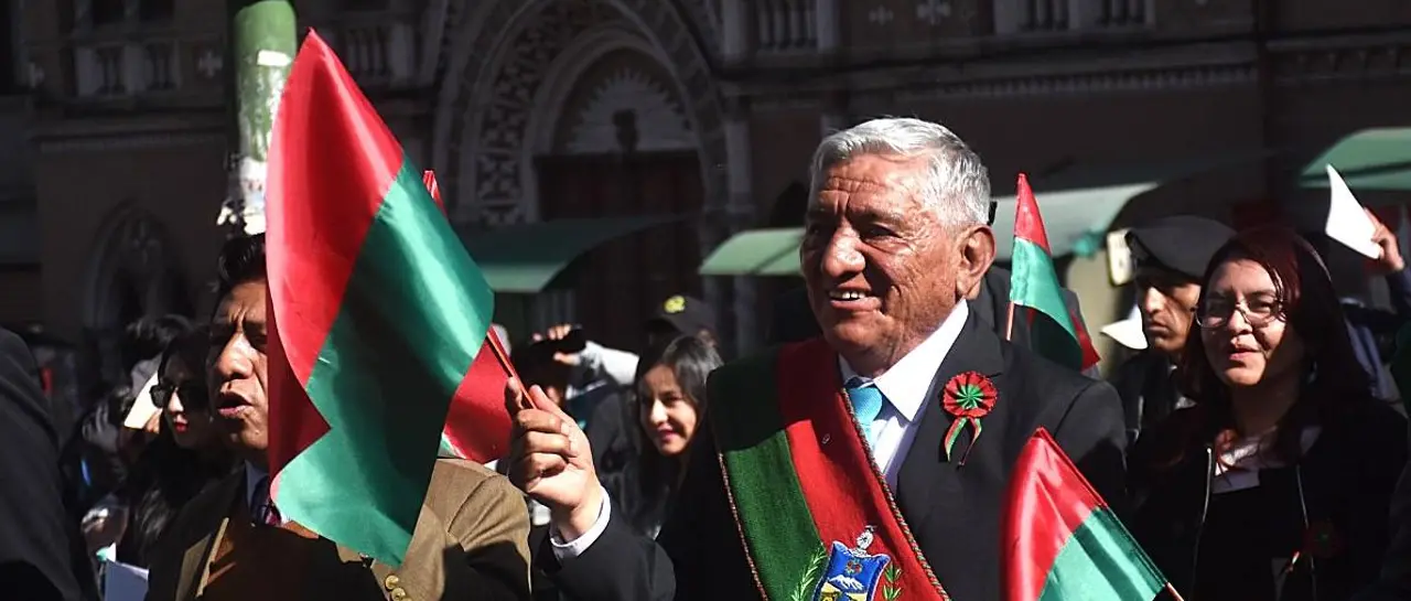 La Paz celebra su gesta libertaria en medio de la crisis y Arias anuncia la entrega de la avenida Apumalla y un mercado