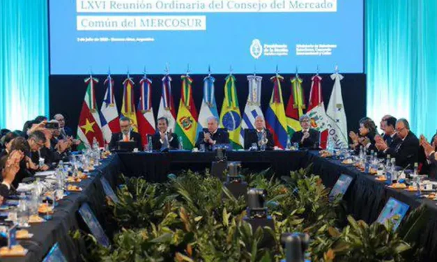 Presidente Luis Arce participa en cumbre del Mercosur