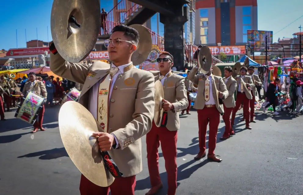 Más de 45 fraternidades participan de la preentrada en honor a la Virgen del Carmen; Alcaldía garantiza resguardo policial