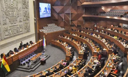 Parlamento en cuarto intermedio por denuncias de manipulación