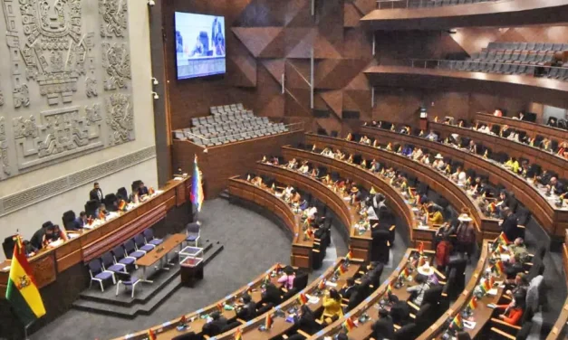 Parlamento en cuarto intermedio por denuncias de manipulación