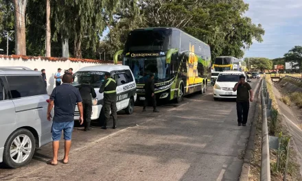 Chofer muere en fila por diésel en Santa Cruz