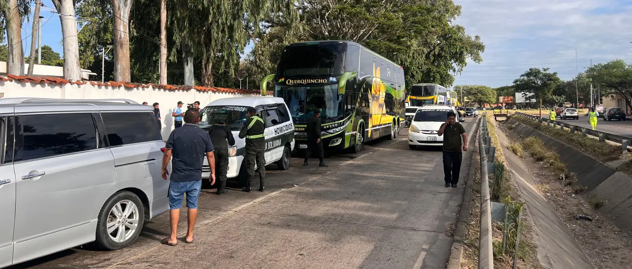 Chofer muere en fila por diésel en Santa Cruz