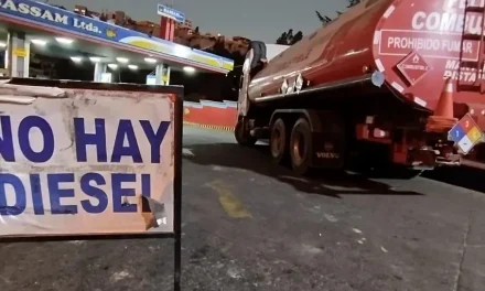 Falta de diésel provoca crisis en transporte nacional