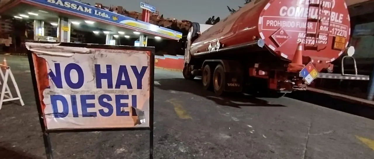 Falta de diésel provoca crisis en transporte nacional
