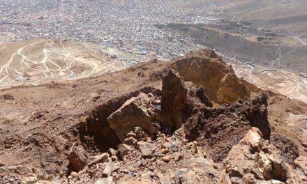 COMIBOL-Fedecomin: Restringen acceso de maquinaria pesada al Cerro Rico y subirán 1.500 volquetas con relleno seco diarios para mitigar hundimientos