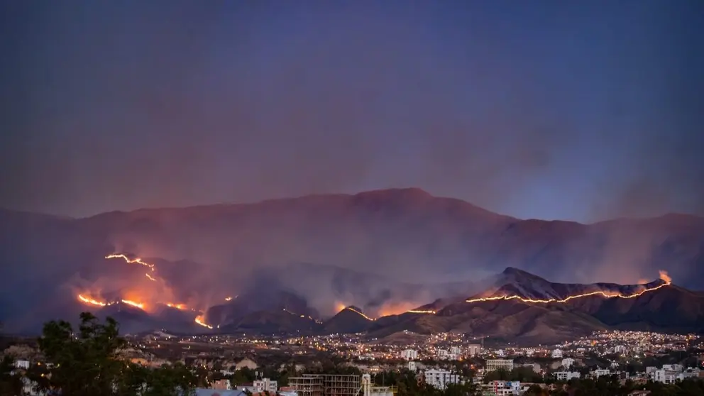 Tarija: voraz incendio arrasa más de 1.500 hectáreas en la serranía de Sama