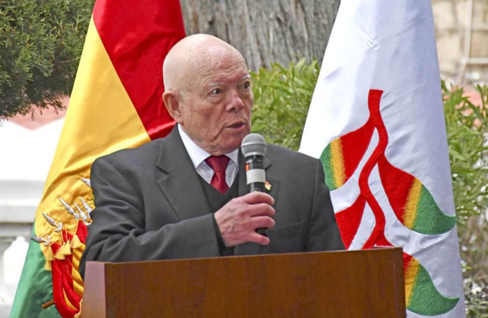 Hassenteufel, el hombre que dio credibilidad a las elecciones