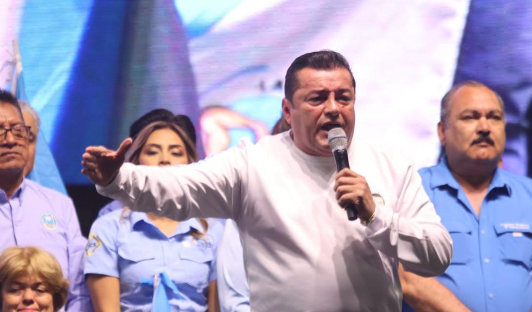 Jhonny Fernández cierra campaña sin anunciar vicepresidente