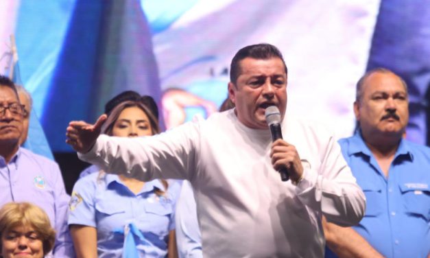 Jhonny Fernández cierra campaña sin anunciar vicepresidente