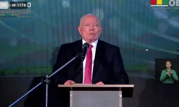 En el inicio del debate presidencial, Hassenteufel afirma que “el voto informado es la herramienta más poderosa”