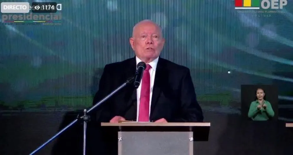 En el inicio del debate presidencial, Hassenteufel afirma que “el voto informado es la herramienta más poderosa”