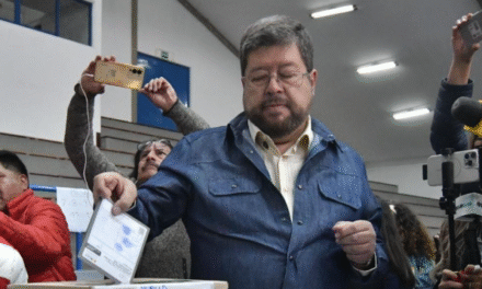 Doria Medina vota y denuncia intento de desinformación