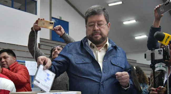 Doria Medina vota y denuncia intento de desinformación
