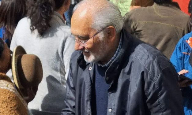 Carlos Mesa vota y resalta papel crucial del TSE