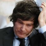 La imagen de Milei se desploma en medio del escándalo de corrupción y la crisis económica