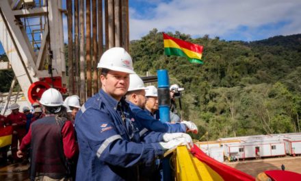 Inversión privada debe complementar a Yacimientos, no reemplazarlo, afirma el presidente de YPFB