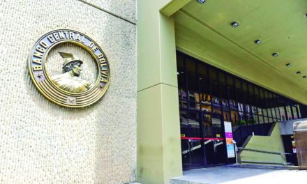 El Banco Central solo devuelve 3,7% de los dólares retenidos a la banca
