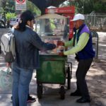 Cinco de cada diez adultos mayores trabajan durante su vejez