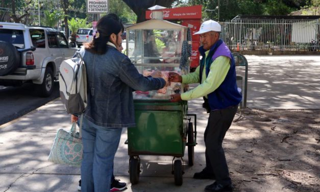 Cinco de cada diez adultos mayores trabajan durante su vejez