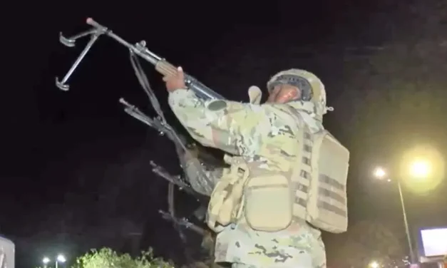 Salvas de fusilería de las Fuerzas Armadas por el Bicentenario de Bolivia