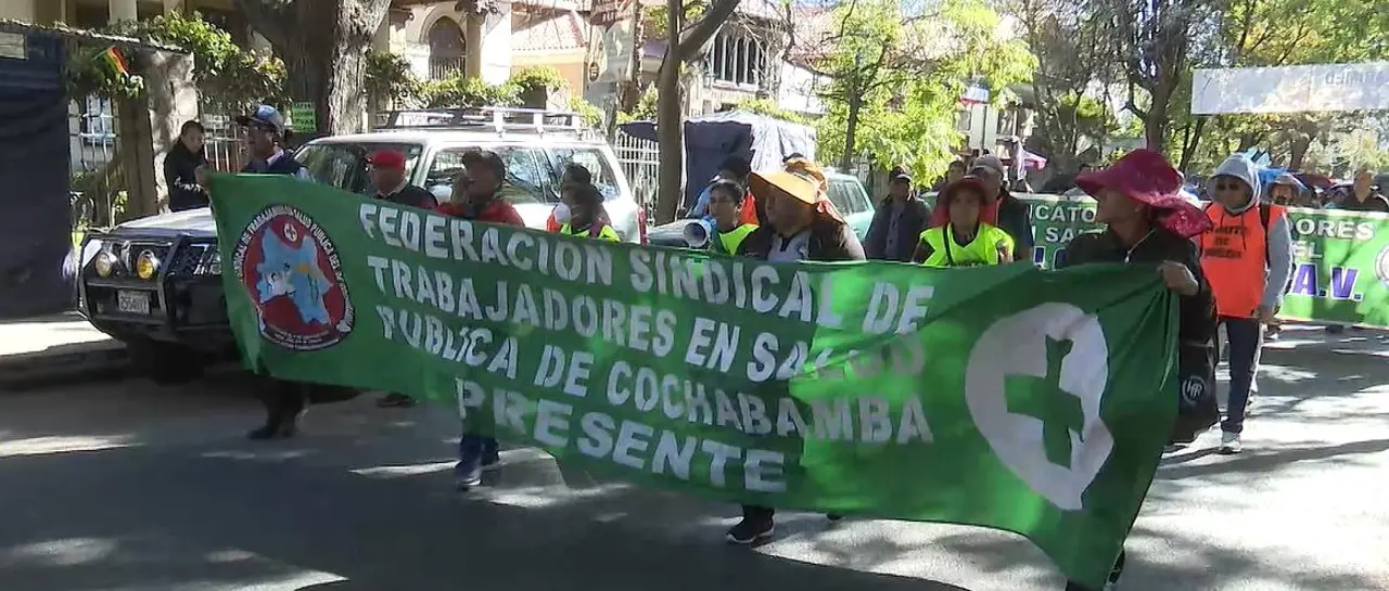 Salud en Cochabamba inicia paro indefinido por bono pendiente