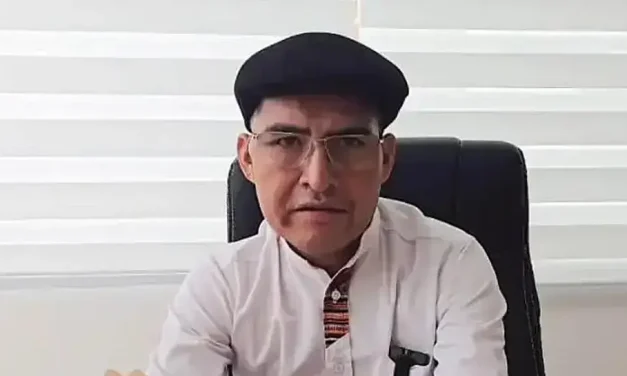 Damián Condori reaparece en su despacho en la Gobernación y la Asamblea de Chuquisaca aprueba su retorno