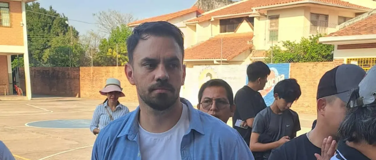Eduardo Del Castillo vota en Santa Cruz entre abucheos
