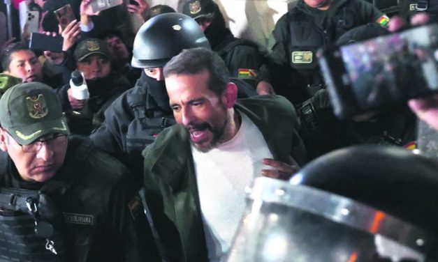 Camacho vuelve a Santa Cruz, Pumari logra su libertad y Áñez busca anular un tercer juicio