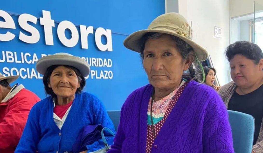 Economistas coinciden en que es inviable incrementar la Renta Dignidad