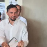 Juan Pablo Velasco vota y pide cambio democrático