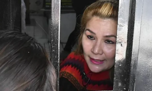 Defensa denuncia persecución en procesos contra Jeanine Añez