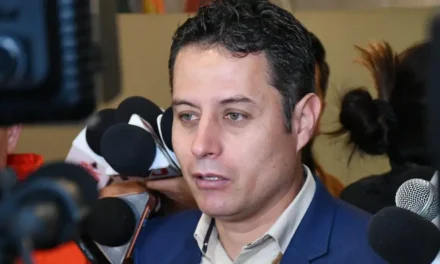 Edman Lara vota en santa cruz y anticipa sorpresas