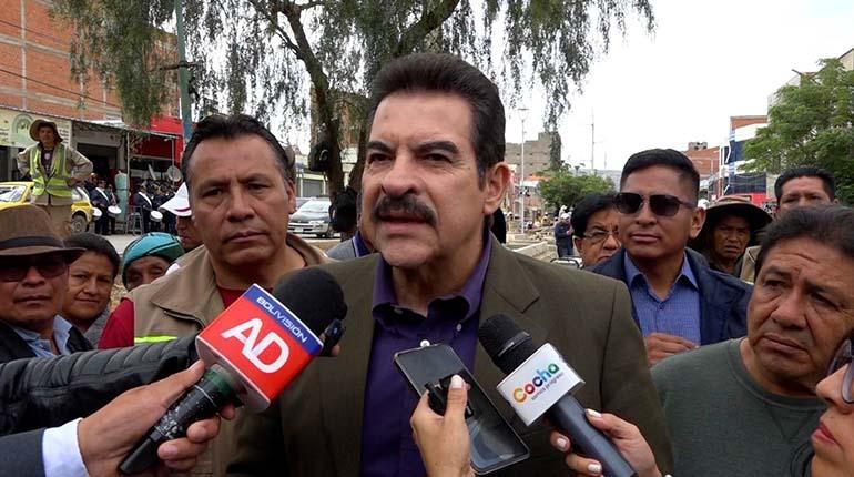 Manfred aún no define su posición política en la segunda vuelta