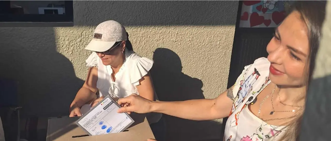 Mariana Prado vota en Santa Cruz y expresa expectativas