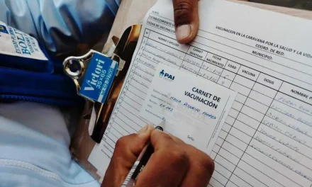 Este lunes se prevé el retorno a clases presenciales a nivel nacional, “todos” los estudiantes deben portar su carnet de vacunación
