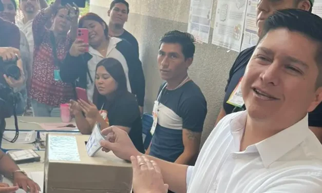 Juan Carlos Medrano vota y anuncia nueva era de transformación