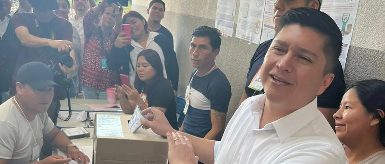 Juan Carlos Medrano vota y anuncia nueva era de transformación
