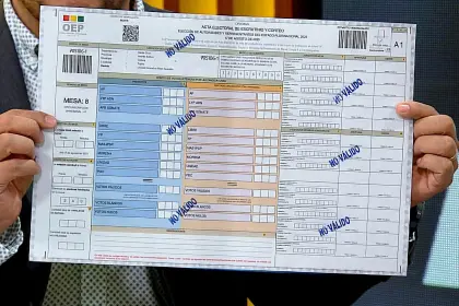 Jurado de cada mesa tiene la obligatoriedad de mostrar por cinco minutos el acta electoral, confirma vocal del TSE