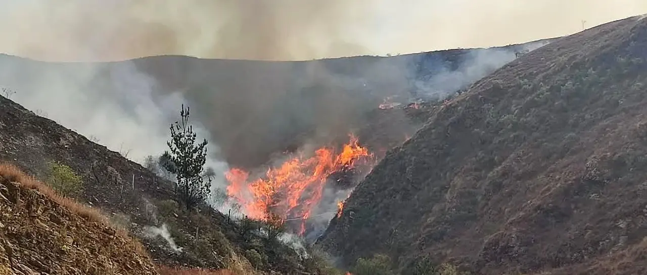 Alcaldía proyecta sofocar incendio en Sama este martes