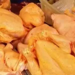 Precios altos afectan ventas de pollo en mercados del eje central del país