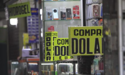 ¿A cuánto se cotiza el dólar paralelo este miércoles y por qué influye la proximidad de las elecciones?