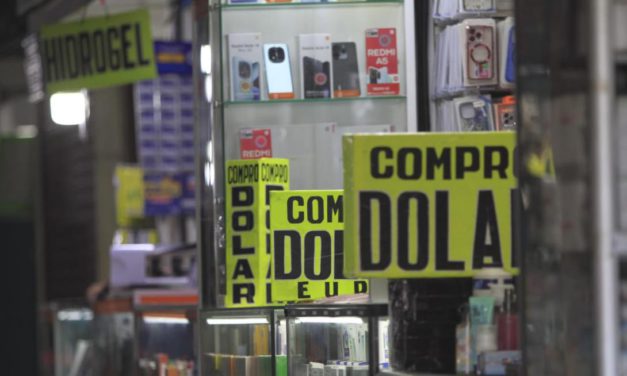 ¿A cuánto se cotiza el dólar paralelo este miércoles y por qué influye la proximidad de las elecciones?