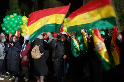 Bolivia abre el mes de su Bicentenario con fervor cívico, el himno y una extensa agenda de actos protocolares