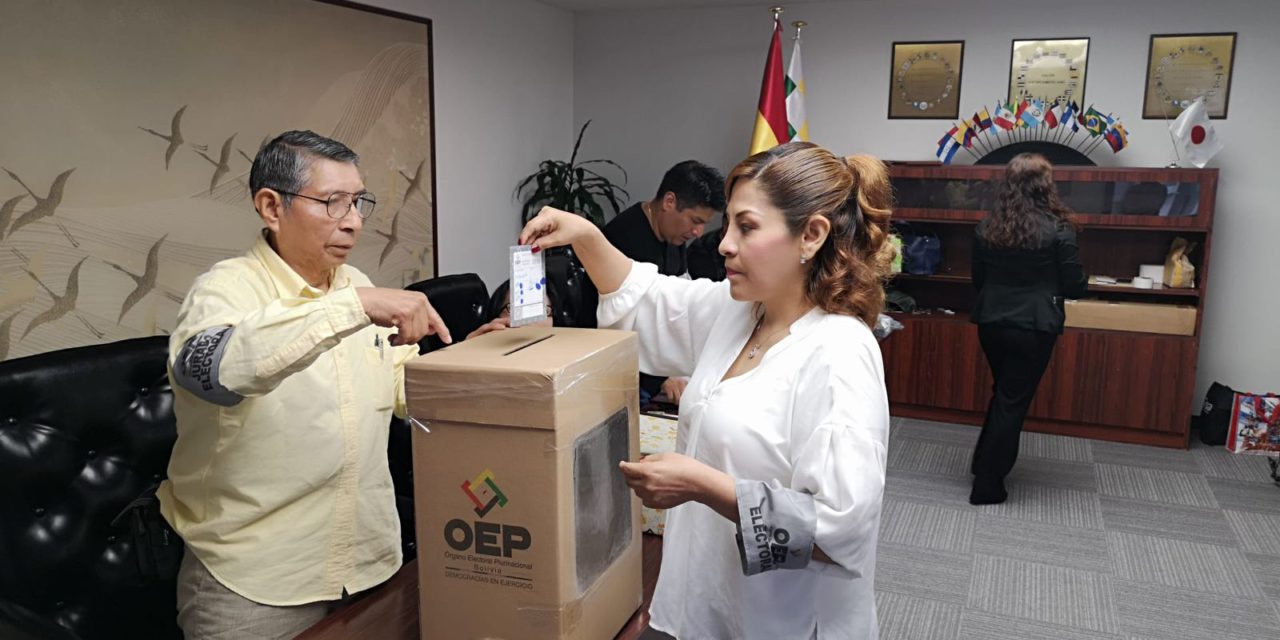 Más de 369.000 bolivianos están habilitados para votar en el exterior en 22 países, según Cancillería