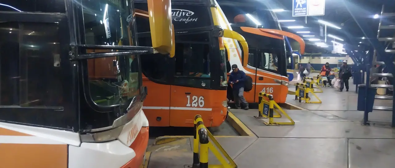 Buses retoman operaciones gradualmente en terminales del país