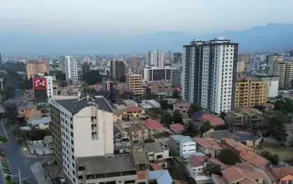 Alerta naranja por fuertes vientos afecta a siete departamentos y se espera el ingreso de un frente frío